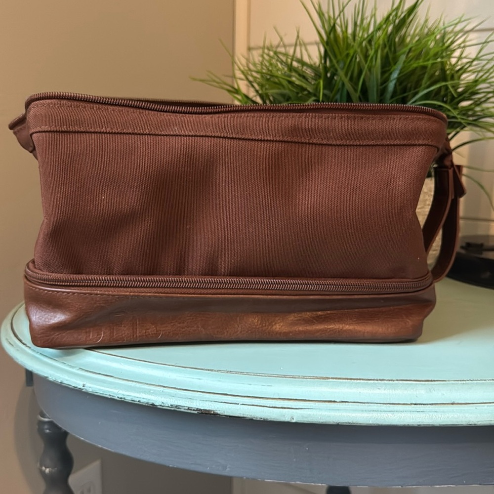 BEIS Brown Dopp bag